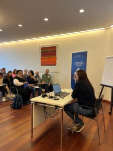 Anna_Schneider_with_audience